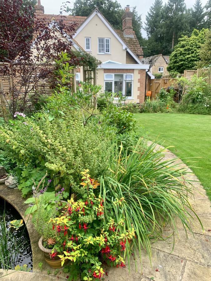Sunshine Cottage Studley  Luaran gambar