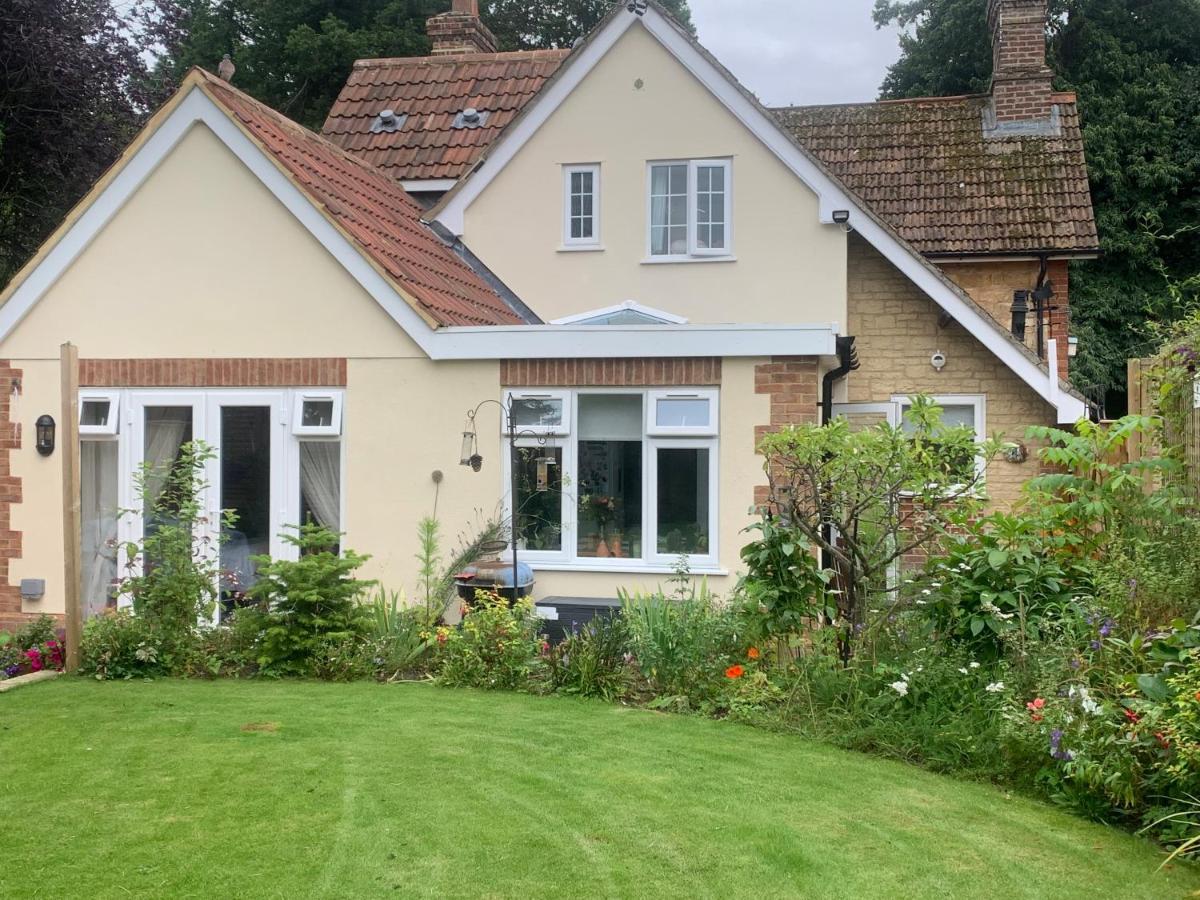 Sunshine Cottage Studley  Luaran gambar