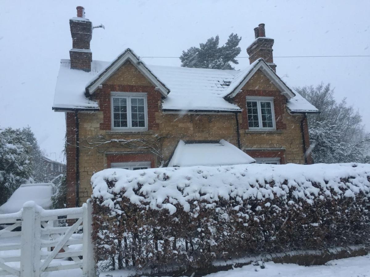 Sunshine Cottage Studley  Luaran gambar